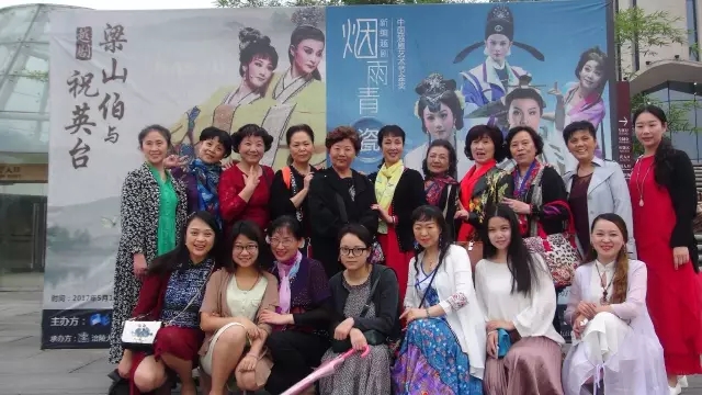 越剧展演到重庆，看当地戏迷的狂欢记