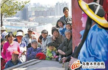 &ldquo;爱心豫剧团&rdquo;为观众义务演出豫剧《孝感天地》