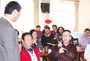 康万生与戏迷联欢