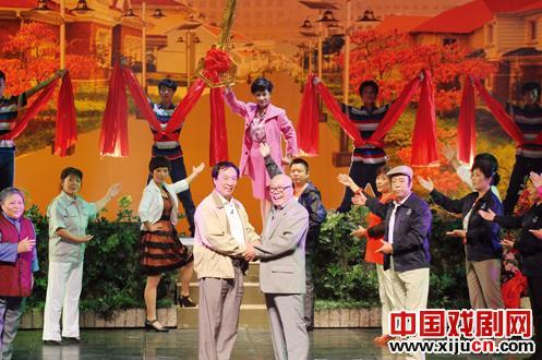 大型现代评剧《银杏庄》演出场场爆满