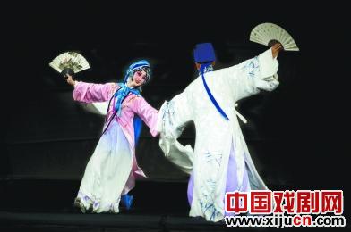 首届当代小剧场戏曲艺术节票务火爆