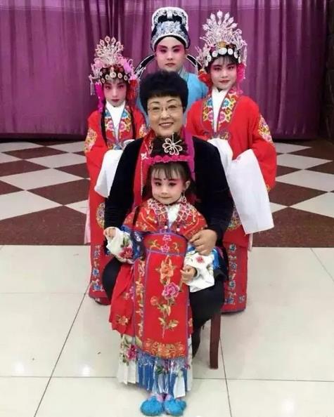 赞评剧十大名票赵启霞