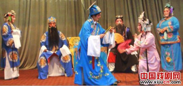 夕阳红评剧团庆祝成立十三年上演评剧《花为媒》