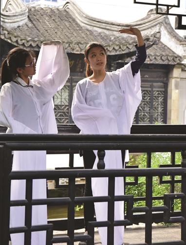 小百花越剧团与无锡一女中签约设立&ldquo;爱越基地&rdquo;37位无锡一女中女生成为首批越剧学员