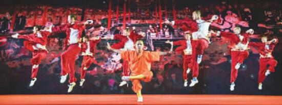 上海合作组织成员国政府首脑吃烩面赏豫剧