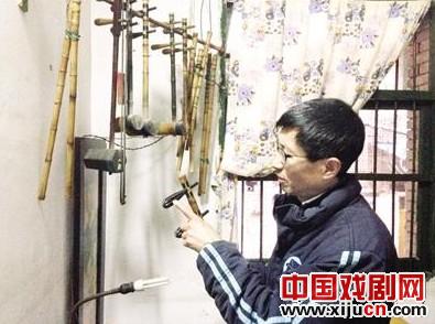 京剧&ldquo;票友&rdquo;李承相做京胡不出售&ldquo;如果沾上了金钱的气息，就会感觉变了味&rdquo;