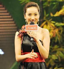 李艳在越剧版《红楼梦》中饰演贾宝玉