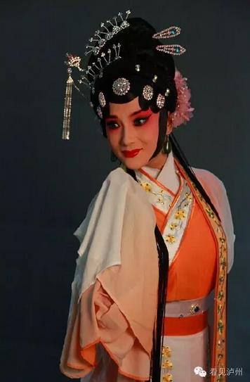 原创川剧《报恩记》首演在即，演员们妆都定好了