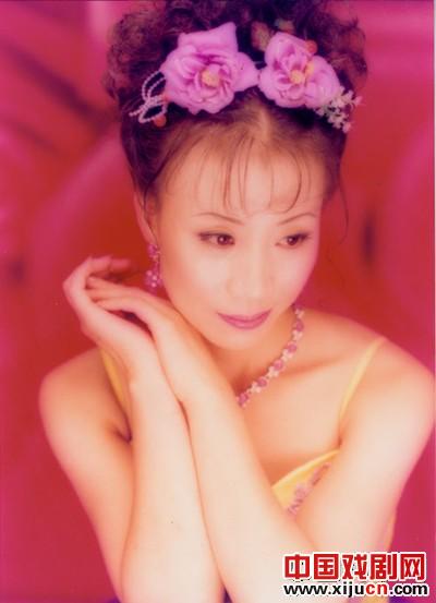 优秀青年曲剧演员：杨素丽