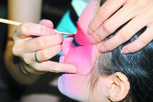 上海京剧院与深圳戏聚星期六联合推出了&ldquo;梨园影像&rdquo;活动