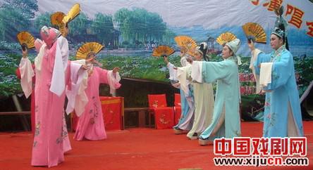 120多位越剧民间艺人举办越剧演唱会