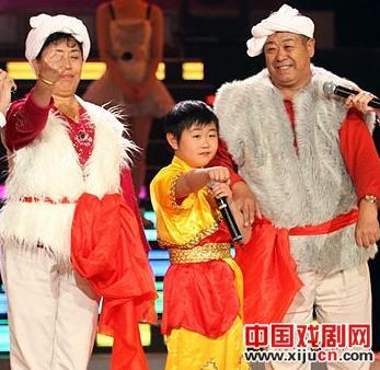 &ldquo;京剧小神童&rdquo;毕诗考&ldquo;全家总动员&rdquo;