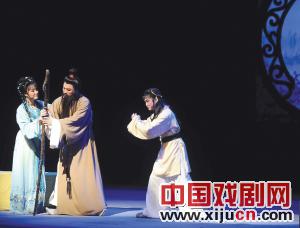 扬州报业携手九龙湾置共同举办越剧新春专场演出