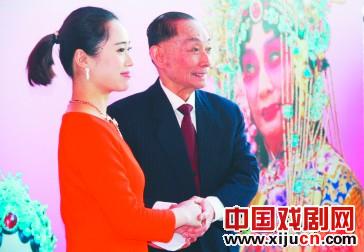 梅葆玖喜收青年演员王璨为徒 强调京剧一定要姓&ldquo;京&rdquo;