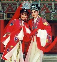 王海玲地道河南腔打动观众，临场加戏获满堂彩