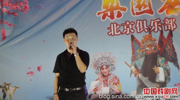 北京曲迷朋友们2012.8.5晚在北京鸟巢广场举办了曲剧专场文艺活动