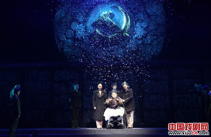 第十三届嵊州&middot;中国民间越剧节演出大型现代越剧《马寅初》