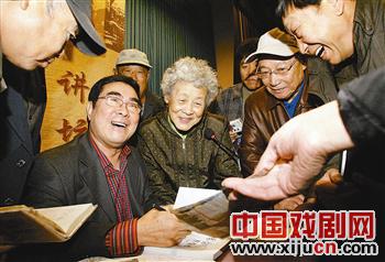 何佩森举办戏剧曲艺公益讲座