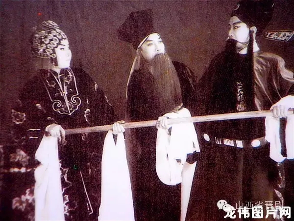 丁果仙、粱小云演出《蝴蝶杯——训子》