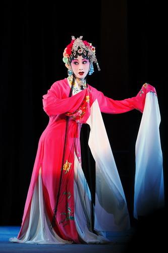 成都市川剧院到巴黎演出《红梅记》