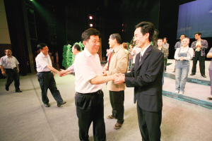 大型现代京剧《沈浩》首演