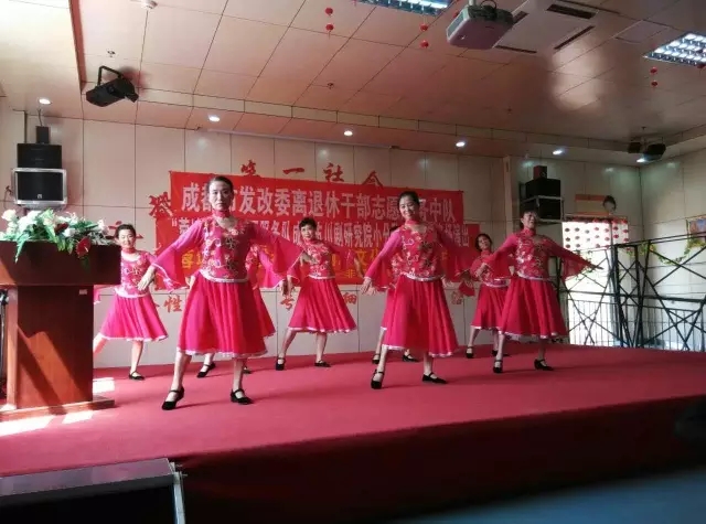 成都市川剧院蓉城金秋志愿小分队走进市第一福利院