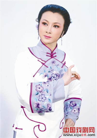 小百花越剧团的三朵梅花合演《半把剪刀》