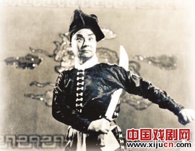 流派束缚了京剧的发展？