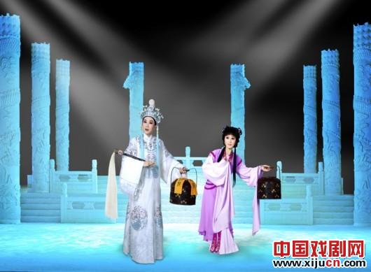 浙江绍兴小百花越剧团上演新版越剧《狸猫换太子》