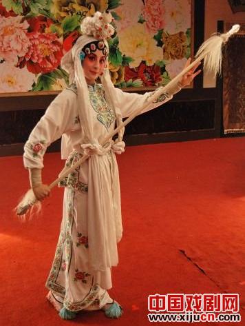 吴亚桥民国往事中演绎何艳秋孟小冬坎坷波澜的传奇人生