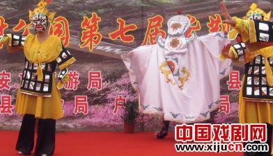 川剧变脸亮相2011西安赏花节启动仪式现场