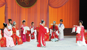 尖山街的百花越剧团上演越剧《五女拜寿》