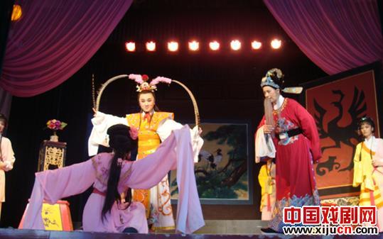 余杭小百花越剧团在台州温岭合岙村演大戏