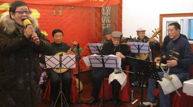 扬州新闻票房、戴春林京剧团和江都市邵伯镇京剧协会交流演出，双方合作达成共识