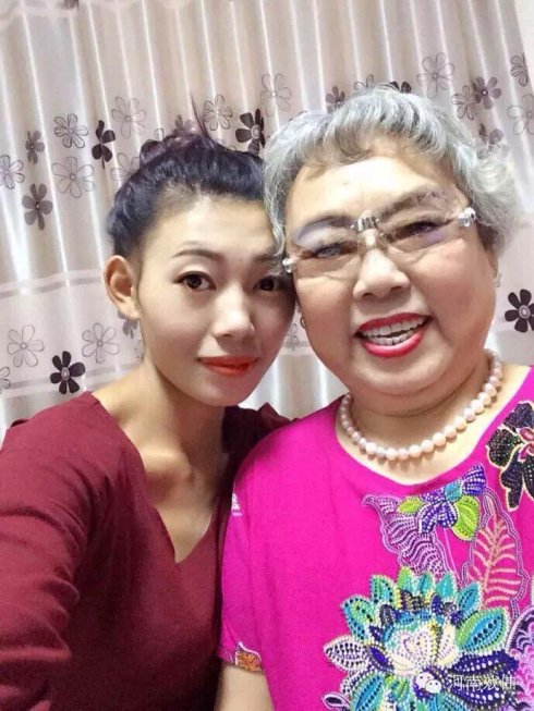 马艳娇与恩师张月荣