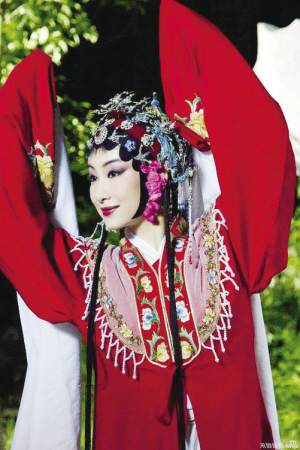 秦海璐在《金陵秘事》中饰演越剧皇后白燕燕