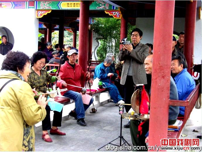 植物园里唱豫剧