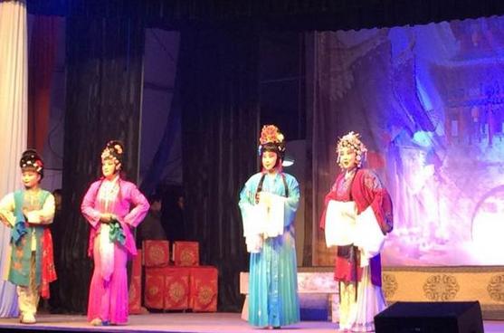 《三凤求凰》古装喜剧&mdash;欢乐上演