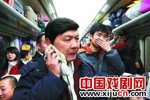 &ldquo;川剧变脸王&rdquo;孟祥义带马扎回家过年