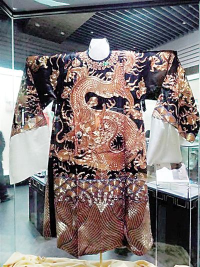 川剧博物馆黑蟒戏服二两黄金打造
