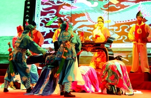 新编廉政越剧《清官樊莹》首演