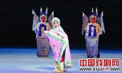 张继刚执导的京剧《赤壁》让你像看大片一样看京剧