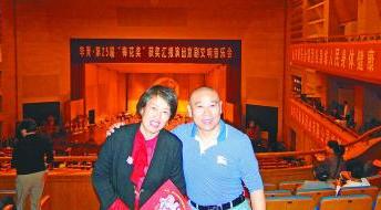 年过半百的夫妻 一盘磁带结下的京剧缘