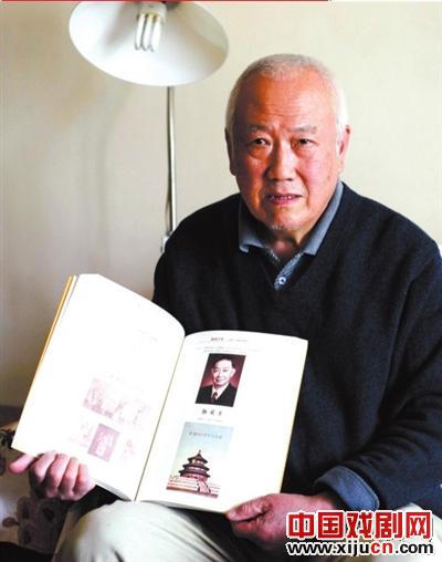 老戏迷钮二可自费印刷的京剧、昆曲老戏单集萃《氍毹印象》