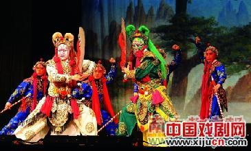 谁说年轻人不爱看京剧？谁说南方人不懂京剧？