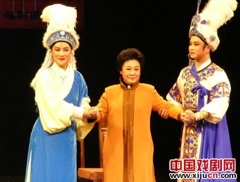 尹小芳表演艺术浅析