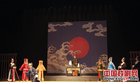余杭小百花越剧团在临平剧院演出传统越剧大戏《狸猫换太子》