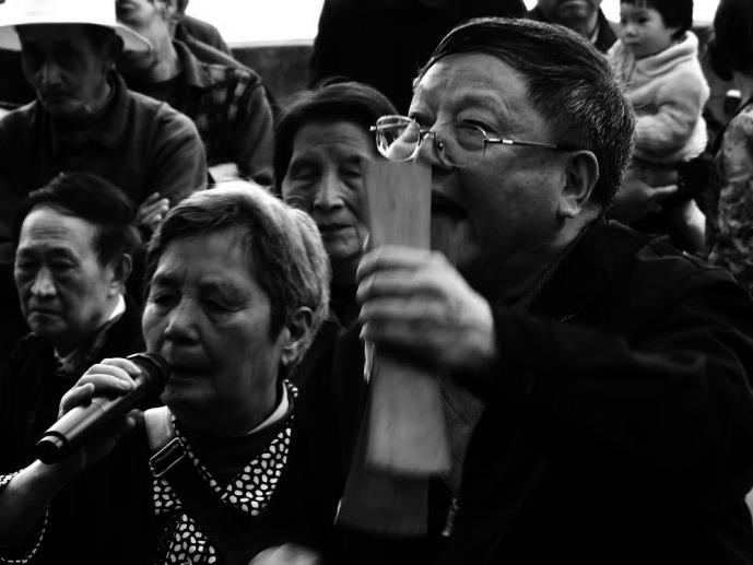 重庆市长为川剧《情探》坐场司鼓