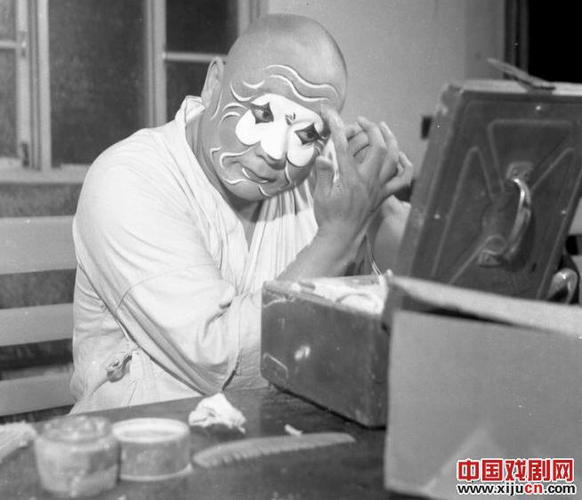 牛得草先生一张化妆照