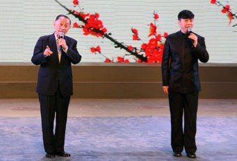 梅葆玖和徒弟胡文阁参加京剧艺术与视听表演版权课堂联谊活动